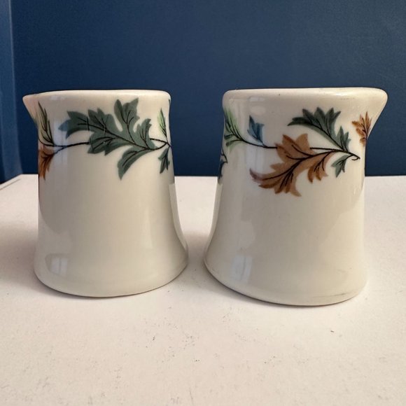 2 VINTAGE 1964 SYRACUSE CHINA SMALL COFFEE CREAMERS LEAF DESIGN 2 1/2" TALL - Picture 2 of 3